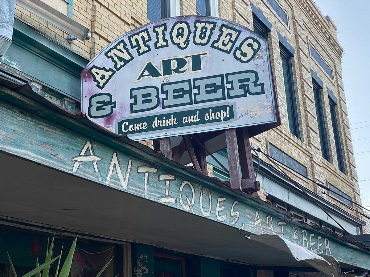 Antiques Art & Beer